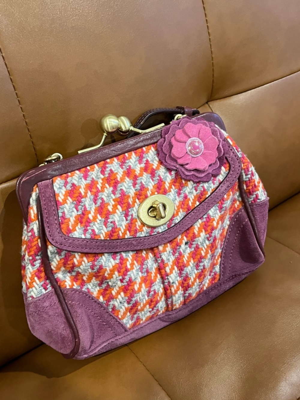 COACH Vintage Houndstooth Tweed & Suede Mini Kisslock Bag - Picture 3 of 14